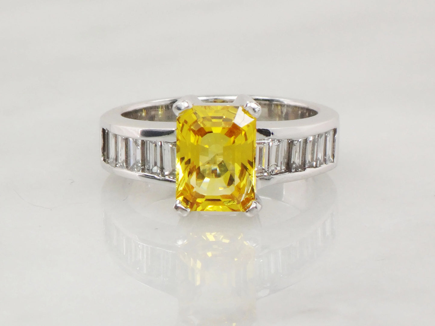 Yellow Sapphire (Pukhraj)