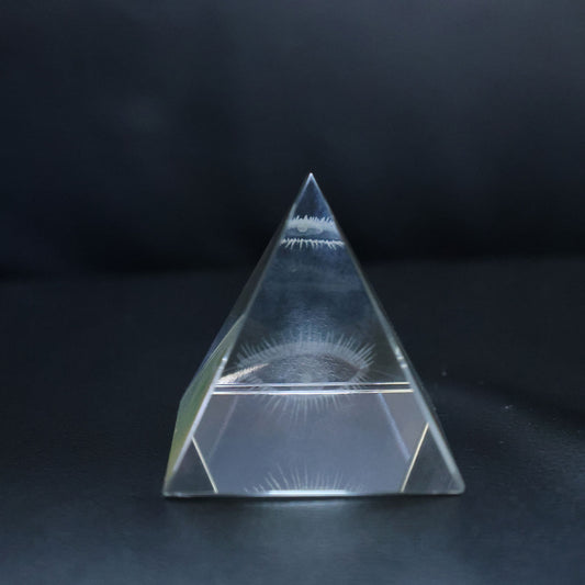 Class Pyramid Crystal